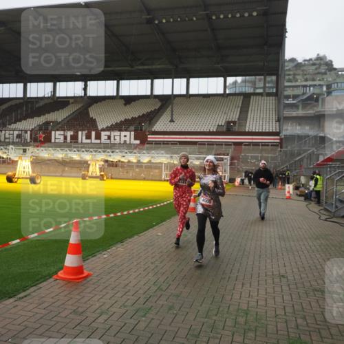 07.12.2025 - St. Pauli X-Mass-Run No. 15 Fabian Wolf http://msf.ph/oto/9367317 07.12.2025 10:23:22 Ziel 2508, 2511, 3052, 3078, 3079, 4005, 4141, 4458 meine-sportfotos.de