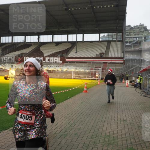 07.12.2025 - St. Pauli X-Mass-Run No. 15 Fabian Wolf http://msf.ph/oto/9367323 07.12.2025 10:23:24 Ziel 2508, 2511, 3052, 3078, 3079, 4005, 4141, 4145, 4458, 4549 meine-sportfotos.de
