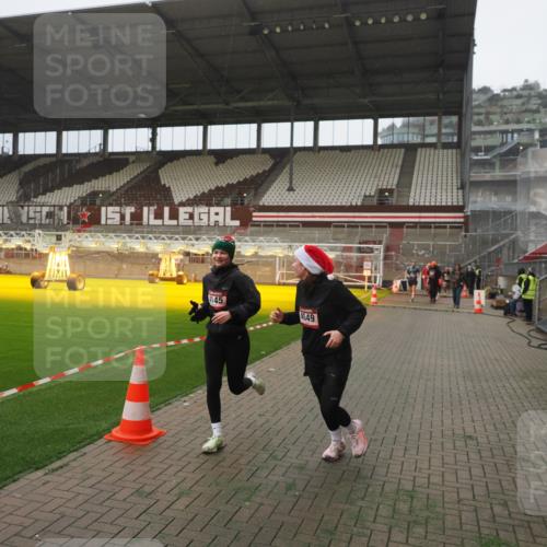 07.12.2025 - St. Pauli X-Mass-Run No. 15 Fabian Wolf http://msf.ph/oto/9367333 07.12.2025 10:23:29 Ziel 638, 3644, 3649, 4005, 4141, 4145, 4458, 4549 meine-sportfotos.de