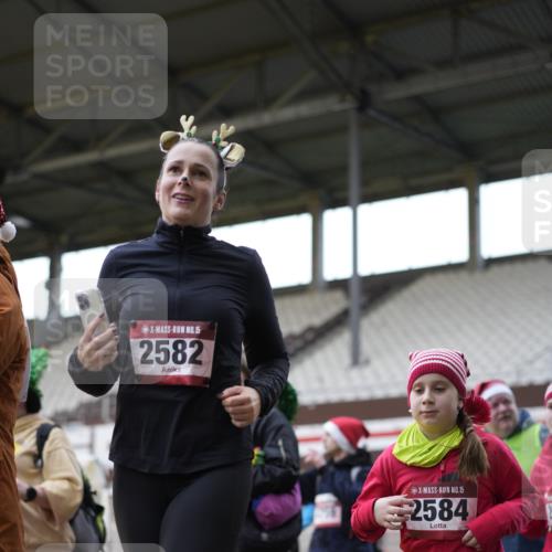 07.12.2025 - St. Pauli X-Mass-Run No. 15 Patografie http://msf.ph/oto/9367349 07.12.2025 10:50:21 Ziel 2250, 2460, 2582, 2583, 2584, 3287, 3291, 4075, 4110, 4111, 4756, 4757, 4759 meine-sportfotos.de