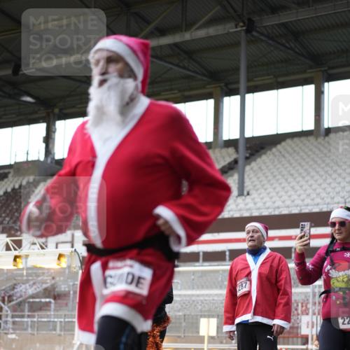 07.12.2025 - St. Pauli X-Mass-Run No. 15 Patografie http://msf.ph/oto/9367355 07.12.2025 10:50:25 Ziel 2250, 2460, 2582, 2583, 2584, 3287, 3291, 3368, 4075, 4110, 4111, 4756, 4757, 4759 meine-sportfotos.de