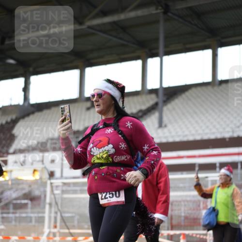 07.12.2025 - St. Pauli X-Mass-Run No. 15 Patografie http://msf.ph/oto/9367356 07.12.2025 10:50:26 Ziel 2250, 2460, 2582, 2583, 2584, 3287, 3291, 3368, 4075, 4110, 4111, 4756, 4757, 4759 meine-sportfotos.de