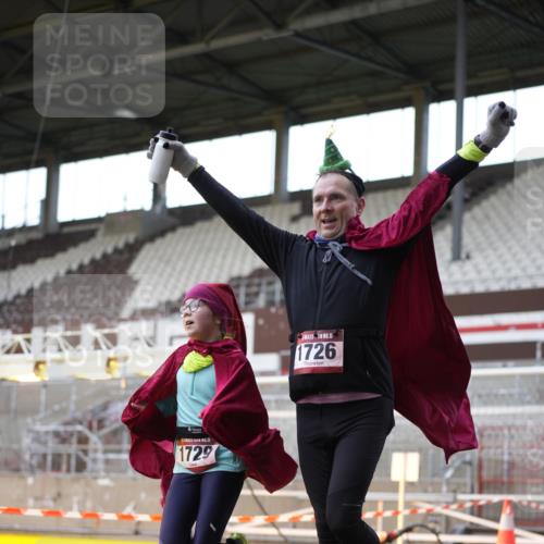 07.12.2025 - St. Pauli X-Mass-Run No. 15 Patografie http://msf.ph/oto/9367365 07.12.2025 10:50:34 Ziel 1726, 1729, 1730, 2250, 2460, 2582, 2583, 2584, 3287, 3291, 3368, 4075, 4756, 4757, 4759 meine-sportfotos.de