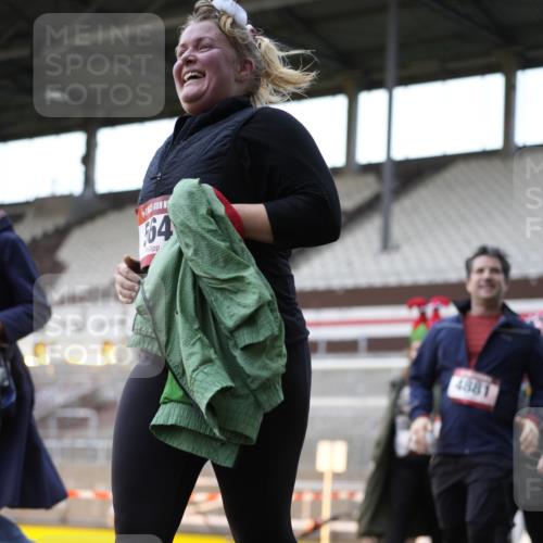 07.12.2025 - St. Pauli X-Mass-Run No. 15 Patografie http://msf.ph/oto/9367372 07.12.2025 10:50:42 Ziel 381, 564, 1726, 1729, 1730, 2737, 2738, 2763, 3368, 4535, 4537, 4760, 4881 meine-sportfotos.de