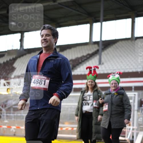 07.12.2025 - St. Pauli X-Mass-Run No. 15 Patografie http://msf.ph/oto/9367375 07.12.2025 10:50:43 Ziel 381, 564, 1726, 1729, 1730, 2737, 2738, 2763, 3368, 4535, 4537, 4760, 4881 meine-sportfotos.de