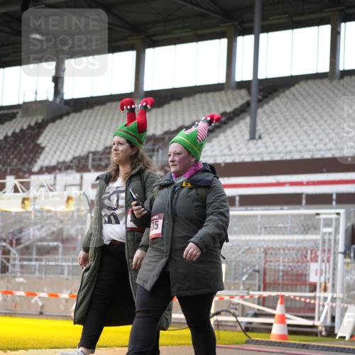 07.12.2025 - St. Pauli X-Mass-Run No. 15 Patografie http://msf.ph/oto/9367380 07.12.2025 10:50:44 Ziel 381, 564, 1726, 1729, 1730, 2737, 2738, 2763, 3368, 4535, 4537, 4760, 4881 meine-sportfotos.de