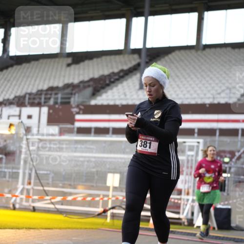 07.12.2025 - St. Pauli X-Mass-Run No. 15 Patografie http://msf.ph/oto/9367381 07.12.2025 10:50:46 Ziel 249, 381, 564, 1726, 1729, 1730, 2737, 2738, 2763, 4535, 4537, 4760, 4881 meine-sportfotos.de