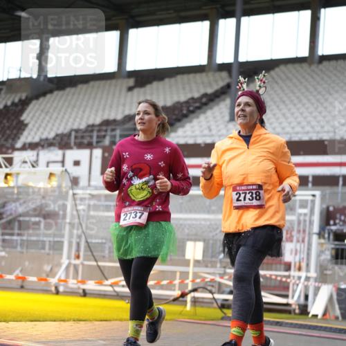07.12.2025 - St. Pauli X-Mass-Run No. 15 Patografie http://msf.ph/oto/9367385 07.12.2025 10:50:48 Ziel 249, 381, 564, 769, 1726, 1729, 1730, 2737, 2738, 2763, 4535, 4537, 4760, 4881 meine-sportfotos.de