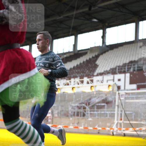07.12.2025 - St. Pauli X-Mass-Run No. 15 Patografie http://msf.ph/oto/9367391 07.12.2025 10:50:53 Ziel 249, 381, 564, 769, 1691, 2737, 2738, 2763, 4535, 4537, 4760, 4881 meine-sportfotos.de