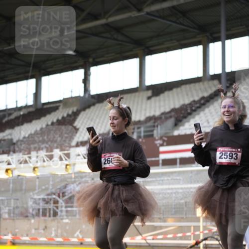 07.12.2025 - St. Pauli X-Mass-Run No. 15 Patografie http://msf.ph/oto/9367425 07.12.2025 10:51:45 Ziel 275, 328, 1964, 1982, 1984, 2103, 2105, 2165, 2327, 2332, 2553, 2593, 2607, 2836, 2837, 3223, 3228, 4862 meine-sportfotos.de