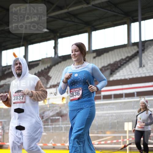 07.12.2025 - St. Pauli X-Mass-Run No. 15 Patografie http://msf.ph/oto/9367430 07.12.2025 10:51:47 Ziel 275, 328, 1964, 1982, 1984, 2165, 2553, 2593, 2607, 2836, 2837, 3223, 3228, 4550, 4862 meine-sportfotos.de