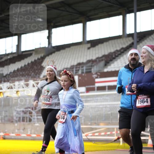 07.12.2025 - St. Pauli X-Mass-Run No. 15 Patografie http://msf.ph/oto/9367431 07.12.2025 10:51:48 Ziel 275, 328, 1964, 1982, 1984, 2165, 2287, 2289, 2553, 2593, 2607, 2836, 2837, 3223, 3228, 4550, 4862 meine-sportfotos.de