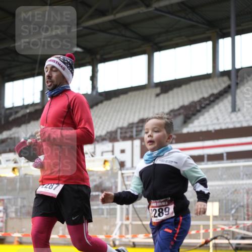 07.12.2025 - St. Pauli X-Mass-Run No. 15 Patografie http://msf.ph/oto/9367439 07.12.2025 10:51:54 Ziel 328, 1964, 1982, 1984, 2165, 2287, 2289, 2592, 2593, 2607, 2661, 2836, 2837, 3223, 3228, 4550 meine-sportfotos.de