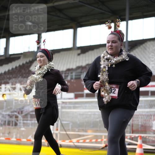 07.12.2025 - St. Pauli X-Mass-Run No. 15 Patografie http://msf.ph/oto/9367440 07.12.2025 10:51:59 Ziel 1964, 1982, 1984, 2165, 2287, 2289, 2592, 2593, 2607, 2661, 2836, 2837, 4550, 4865, 4879, 4880 meine-sportfotos.de