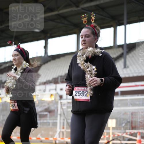 07.12.2025 - St. Pauli X-Mass-Run No. 15 Patografie http://msf.ph/oto/9367442 07.12.2025 10:51:59 Ziel 1964, 1982, 1984, 2165, 2287, 2289, 2592, 2593, 2607, 2661, 2836, 2837, 4550, 4865, 4879, 4880 meine-sportfotos.de