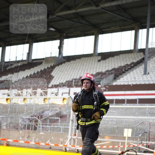 07.12.2025 - St. Pauli X-Mass-Run No. 15 Patografie http://msf.ph/oto/9367473 07.12.2025 10:52:41 Ziel 176, 262, 1305, 4859 meine-sportfotos.de