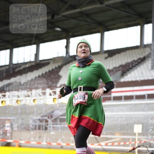 07.12.2025 - St. Pauli X-Mass-Run No. 15 Patografie http://msf.ph/oto/9367517 07.12.2025 10:54:19 Ziel 1489 meine-sportfotos.de