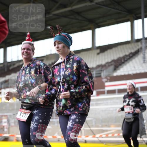 07.12.2025 - St. Pauli X-Mass-Run No. 15 Patografie http://msf.ph/oto/9367525 07.12.2025 10:54:29 Ziel 656, 1177, 1489, 2286, 2328, 2358, 2360, 2832, 3391, 3437 meine-sportfotos.de