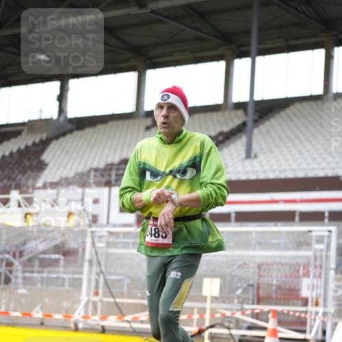 07.12.2025 - St. Pauli X-Mass-Run No. 15 Patografie http://msf.ph/oto/9367543 07.12.2025 10:55:48 Ziel 2485 meine-sportfotos.de
