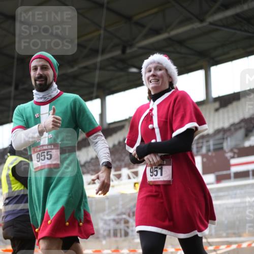 07.12.2025 - St. Pauli X-Mass-Run No. 15 Patografie http://msf.ph/oto/9367552 07.12.2025 10:56:11 Ziel 951, 955, 1790, 1793 meine-sportfotos.de