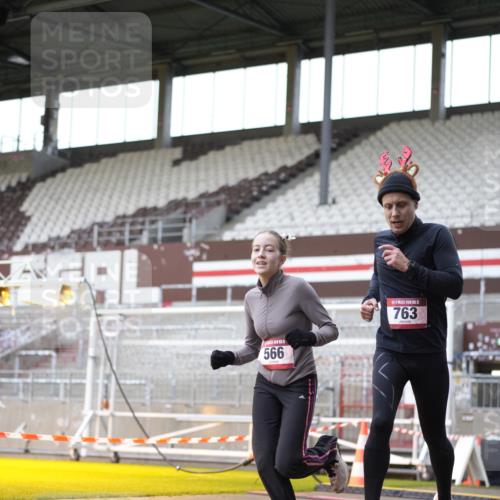 07.12.2025 - St. Pauli X-Mass-Run No. 15 Patografie http://msf.ph/oto/9367586 07.12.2025 10:56:51 Ziel 55, 417, 555, 566, 568, 763, 1203, 2538, 2542, 2664, 3275, 4799 meine-sportfotos.de