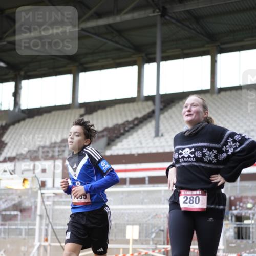 07.12.2025 - St. Pauli X-Mass-Run No. 15 Patografie http://msf.ph/oto/9367594 07.12.2025 10:57:05 Ziel 280, 566, 763, 1097, 1099, 3064, 3067, 3275, 4799 meine-sportfotos.de