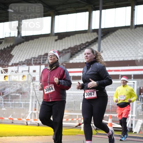 07.12.2025 - St. Pauli X-Mass-Run No. 15 Patografie http://msf.ph/oto/9367596 07.12.2025 10:57:10 Ziel 130, 251, 280, 773, 1097, 1099, 1387, 2665, 3064, 3067 meine-sportfotos.de