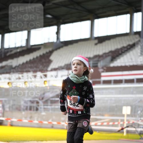 07.12.2025 - St. Pauli X-Mass-Run No. 15 Patografie http://msf.ph/oto/9367658 07.12.2025 10:58:56 Ziel 582, 606, 907, 1160, 1174, 1451, 1453, 1456, 1458, 1459, 1476, 1508 meine-sportfotos.de
