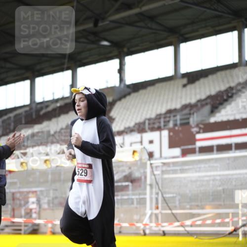 07.12.2025 - St. Pauli X-Mass-Run No. 15 Patografie http://msf.ph/oto/9367703 07.12.2025 11:00:00 Ziel 529, 1482, 1558, 1702, 3586 meine-sportfotos.de