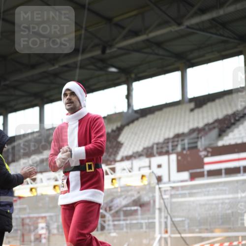 07.12.2025 - St. Pauli X-Mass-Run No. 15 Patografie http://msf.ph/oto/9367712 07.12.2025 11:00:17 Ziel 225, 435, 440, 611, 985, 988, 3952, 4793 meine-sportfotos.de
