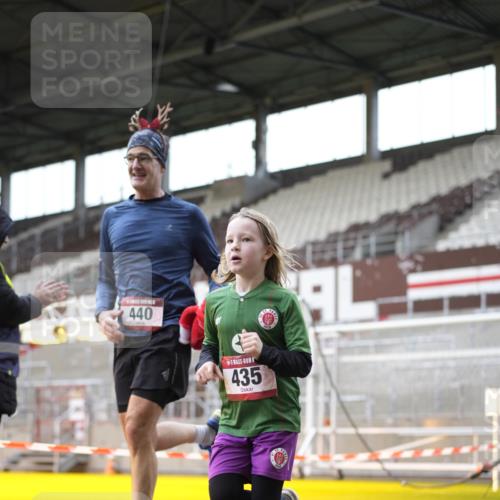 07.12.2025 - St. Pauli X-Mass-Run No. 15 Patografie http://msf.ph/oto/9367717 07.12.2025 11:00:21 Ziel 225, 435, 440, 611, 985, 988, 1721, 3952, 4478, 4793 meine-sportfotos.de
