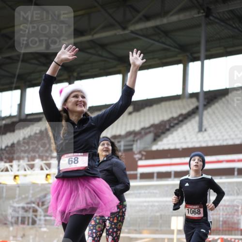 07.12.2025 - St. Pauli X-Mass-Run No. 15 Patografie http://msf.ph/oto/9367741 07.12.2025 11:00:49 Ziel 68, 135, 492, 1065, 1068, 1660, 3349, 3353 meine-sportfotos.de