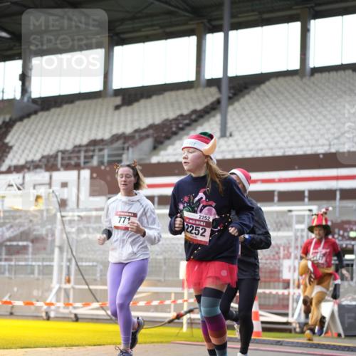 07.12.2025 - St. Pauli X-Mass-Run No. 15 Patografie http://msf.ph/oto/9367761 07.12.2025 11:01:19 Ziel 132, 139, 557, 766, 770, 771, 1300, 1367, 1615, 2251, 2252 meine-sportfotos.de