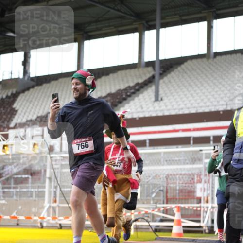 07.12.2025 - St. Pauli X-Mass-Run No. 15 Patografie http://msf.ph/oto/9367765 07.12.2025 11:01:21 Ziel 132, 139, 557, 766, 770, 771, 1300, 1367, 1615, 2251, 2252 meine-sportfotos.de