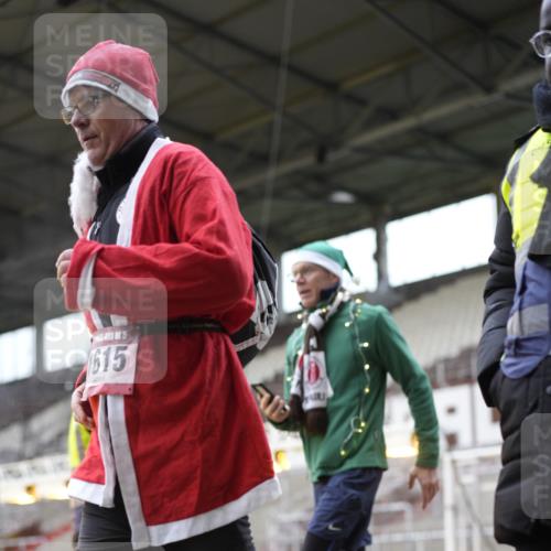07.12.2025 - St. Pauli X-Mass-Run No. 15 Patografie http://msf.ph/oto/9367769 07.12.2025 11:01:23 Ziel 132, 139, 336, 766, 770, 771, 1300, 1367, 1615, 2251, 2252 meine-sportfotos.de
