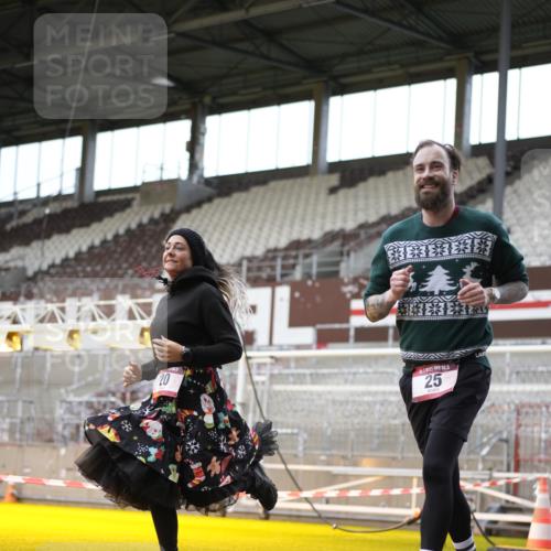 07.12.2025 - St. Pauli X-Mass-Run No. 15 Patografie http://msf.ph/oto/9367816 07.12.2025 11:02:27 Ziel 20, 25, 542, 547, 746, 747, 749, 751, 2519, 2520 meine-sportfotos.de