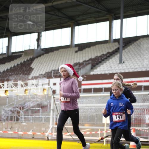07.12.2025 - St. Pauli X-Mass-Run No. 15 Patografie http://msf.ph/oto/9367820 07.12.2025 11:02:30 Ziel 20, 25, 542, 547, 746, 747, 749, 751 meine-sportfotos.de