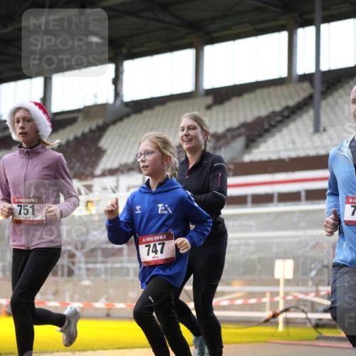 07.12.2025 - St. Pauli X-Mass-Run No. 15 Patografie http://msf.ph/oto/9367821 07.12.2025 11:02:30 Ziel 20, 25, 542, 547, 746, 747, 749, 751 meine-sportfotos.de