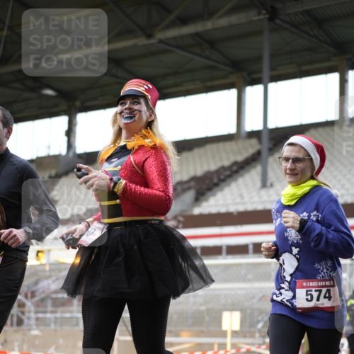 07.12.2025 - St. Pauli X-Mass-Run No. 15 Patografie http://msf.ph/oto/9367832 07.12.2025 11:02:47 Ziel 151, 160, 502, 574, 602, 612, 875, 880, 953, 997, 1063, 1102, 4809 meine-sportfotos.de