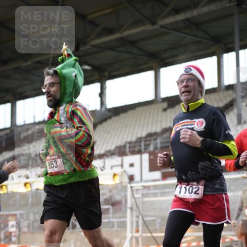 07.12.2025 - St. Pauli X-Mass-Run No. 15 Patografie http://msf.ph/oto/9367838 07.12.2025 11:02:49 Ziel 151, 160, 502, 574, 599, 602, 612, 875, 880, 953, 997, 1063, 1102, 4809 meine-sportfotos.de