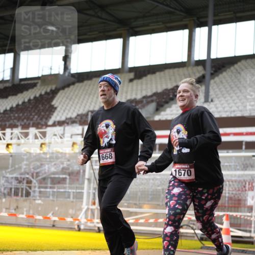 07.12.2025 - St. Pauli X-Mass-Run No. 15 Patografie http://msf.ph/oto/9367850 07.12.2025 11:02:58 Ziel 151, 160, 502, 574, 599, 602, 612, 875, 880, 953, 997, 1102, 1139, 1385, 1644, 1668, 1670, 4809 meine-sportfotos.de