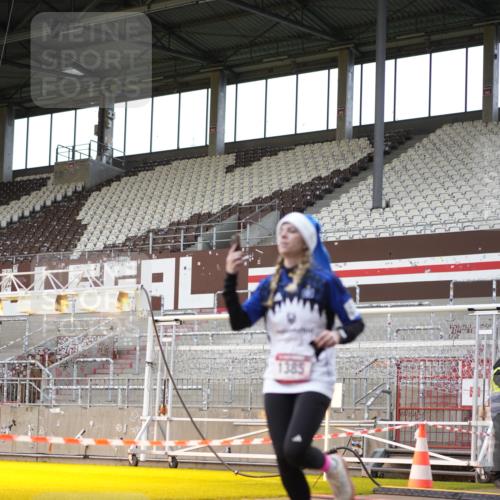 07.12.2025 - St. Pauli X-Mass-Run No. 15 Patografie http://msf.ph/oto/9367855 07.12.2025 11:03:02 Ziel 151, 160, 502, 574, 599, 602, 612, 748, 875, 880, 953, 1102, 1139, 1199, 1385, 1644, 1668, 1670, 4809 meine-sportfotos.de