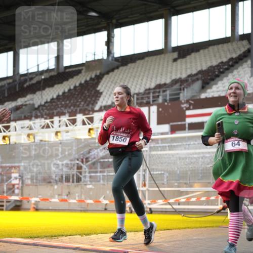 07.12.2025 - St. Pauli X-Mass-Run No. 15 Patografie http://msf.ph/oto/9367866 07.12.2025 11:03:13 Ziel 61, 64, 186, 748, 853, 1139, 1199, 1385, 1644, 1668, 1670, 1850 meine-sportfotos.de