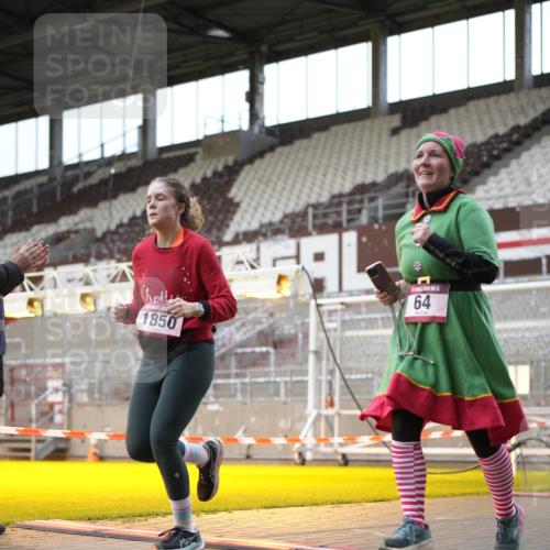 07.12.2025 - St. Pauli X-Mass-Run No. 15 Patografie http://msf.ph/oto/9367868 07.12.2025 11:03:14 Ziel 61, 64, 186, 748, 853, 1139, 1199, 1385, 1850 meine-sportfotos.de