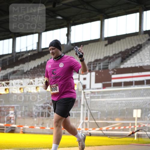 07.12.2025 - St. Pauli X-Mass-Run No. 15 Patografie http://msf.ph/oto/9367875 07.12.2025 11:03:19 Ziel 61, 64, 102, 109, 186, 748, 853, 1199, 1850 meine-sportfotos.de