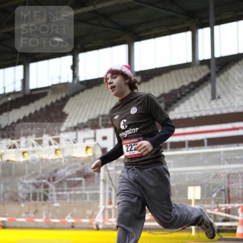 07.12.2025 - St. Pauli X-Mass-Run No. 15 Patografie http://msf.ph/oto/9367894 07.12.2025 11:03:53 Ziel 222, 432, 719, 1853, 1857, 1860 meine-sportfotos.de