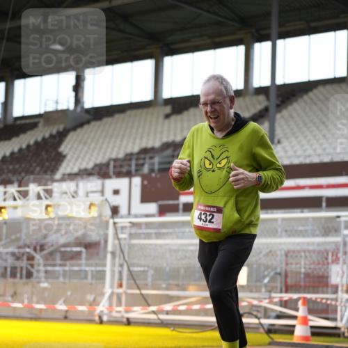 07.12.2025 - St. Pauli X-Mass-Run No. 15 Patografie http://msf.ph/oto/9367896 07.12.2025 11:03:57 Ziel 215, 216, 222, 432, 719, 1853, 1857, 1860 meine-sportfotos.de