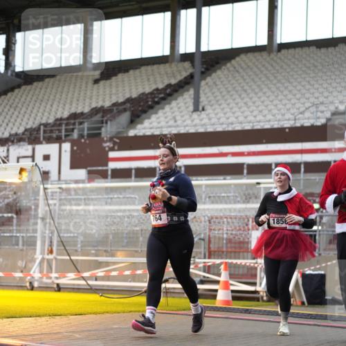 07.12.2025 - St. Pauli X-Mass-Run No. 15 Patografie http://msf.ph/oto/9367900 07.12.2025 11:04:03 Ziel 215, 216, 222, 432, 734, 764, 1200, 1252, 1254, 1401, 1695, 1854, 1856 meine-sportfotos.de