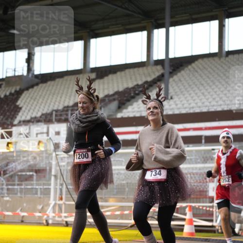 07.12.2025 - St. Pauli X-Mass-Run No. 15 Patografie http://msf.ph/oto/9367904 07.12.2025 11:04:06 Ziel 215, 216, 222, 432, 734, 764, 1200, 1252, 1254, 1401, 1695, 1854, 1856 meine-sportfotos.de