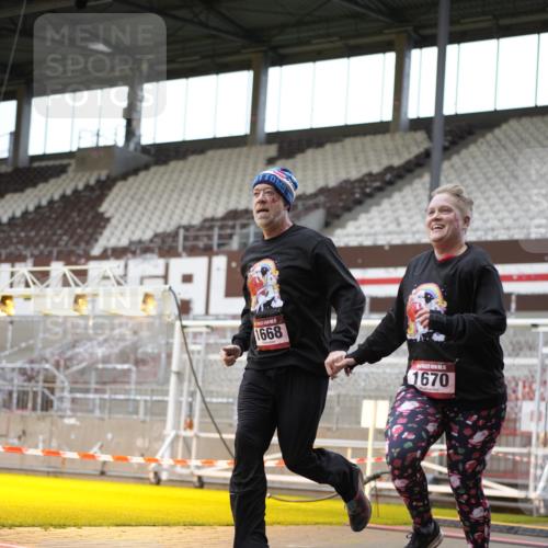 07.12.2025 - St. Pauli X-Mass-Run No. 15 Patografie http://msf.ph/oto/9367932 07.12.2025 11:02:58 Ziel 151, 160, 502, 574, 599, 602, 612, 875, 880, 953, 997, 1102, 1139, 1385, 1644, 1668, 1670, 4809 meine-sportfotos.de